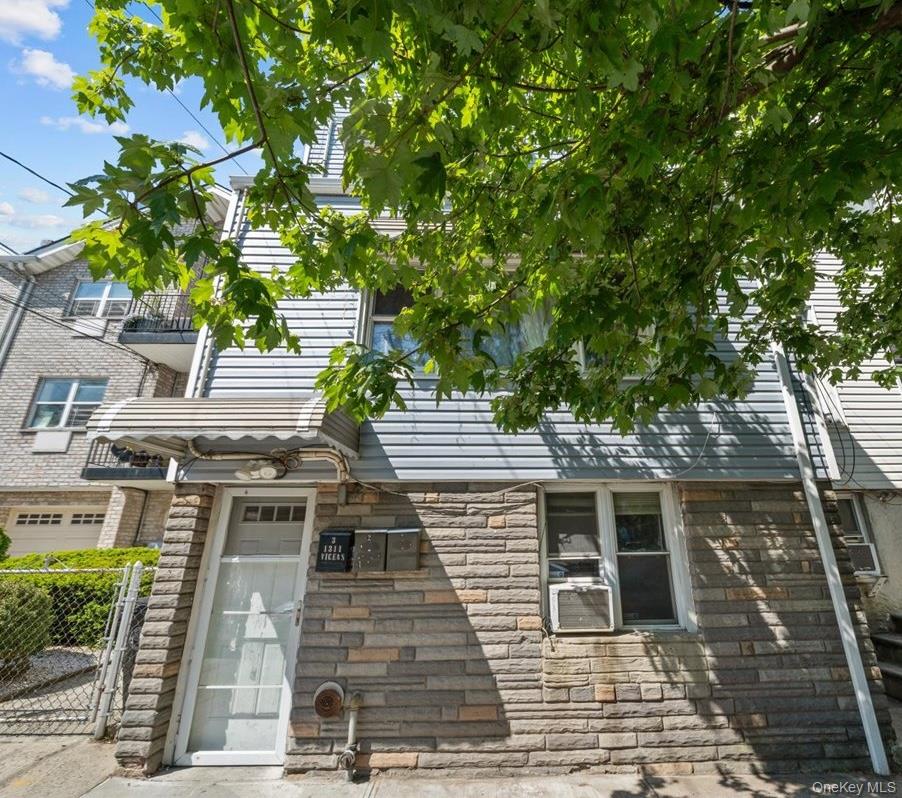 1311 Balcom Avenue Property Photo 2