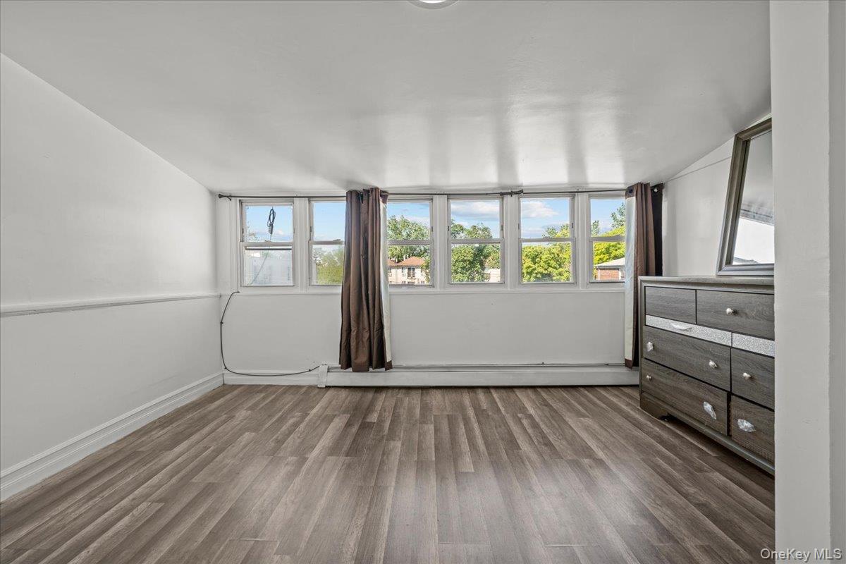 1311 Balcom Avenue Property Photo 9