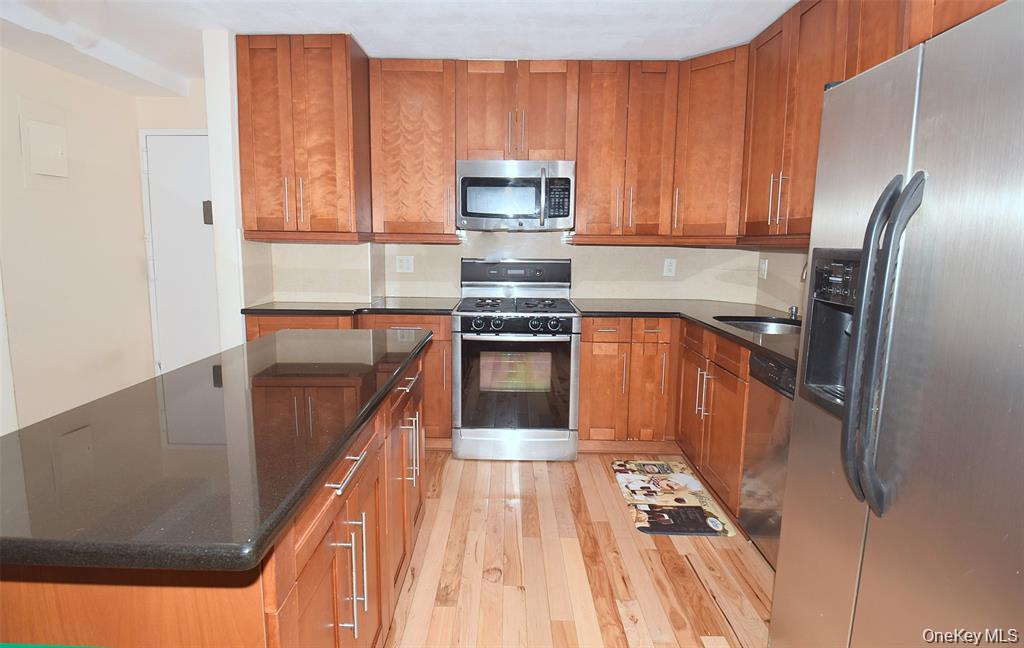 12-32 Diane Place 204 L Property Photo 4