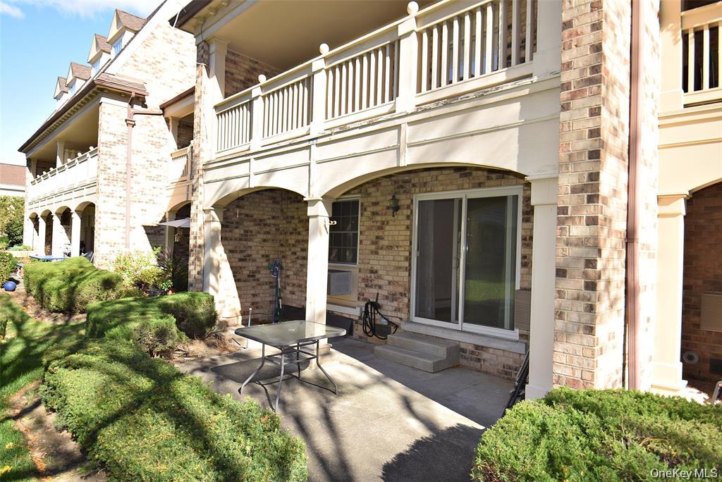 12-32 Diane Place 204 L Property Photo 9