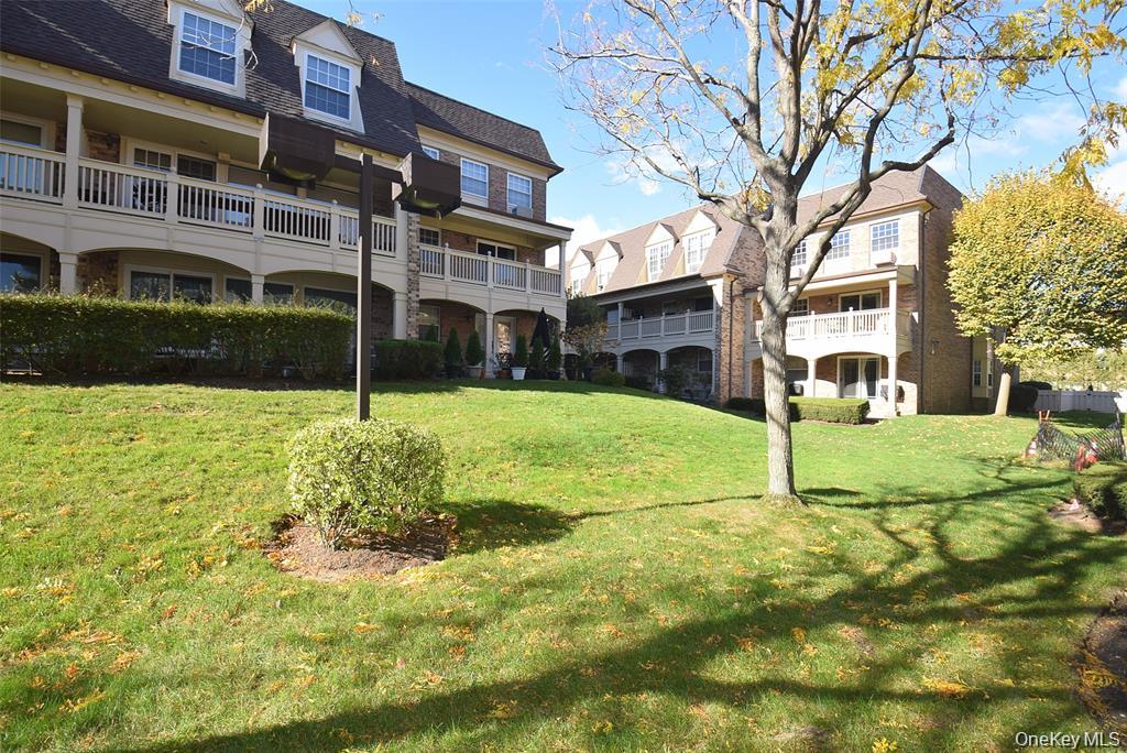 12-32 Diane Place 204 L Property Photo 11