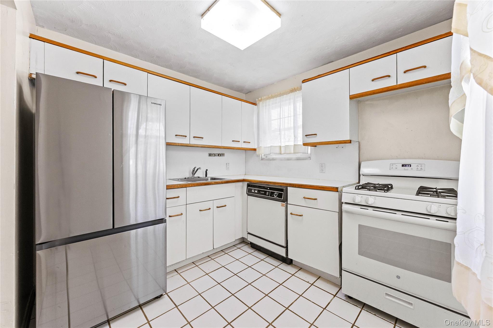 223-52 65th Avenue 52b Property Photo 6