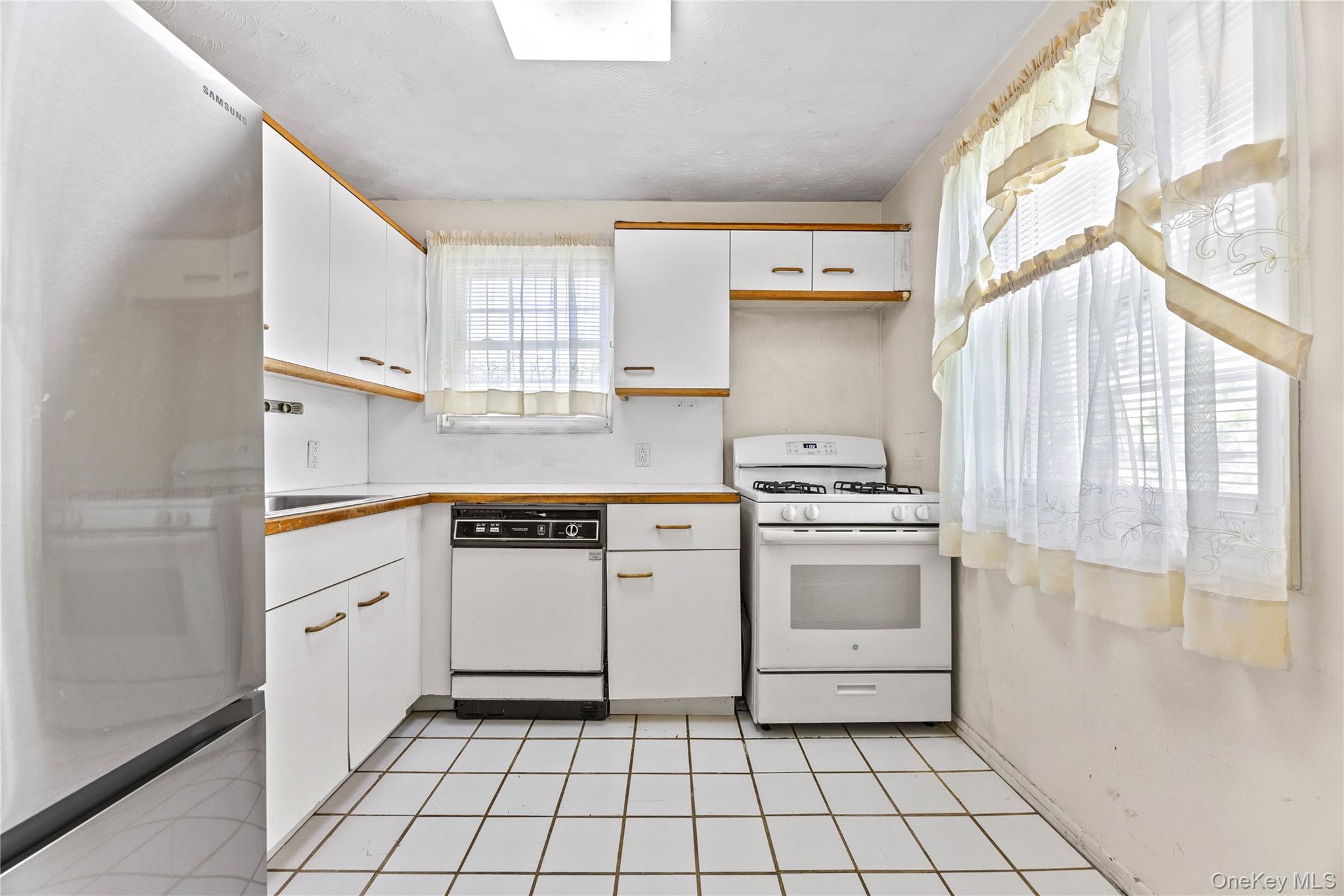 223-52 65th Avenue 52b Property Photo 7