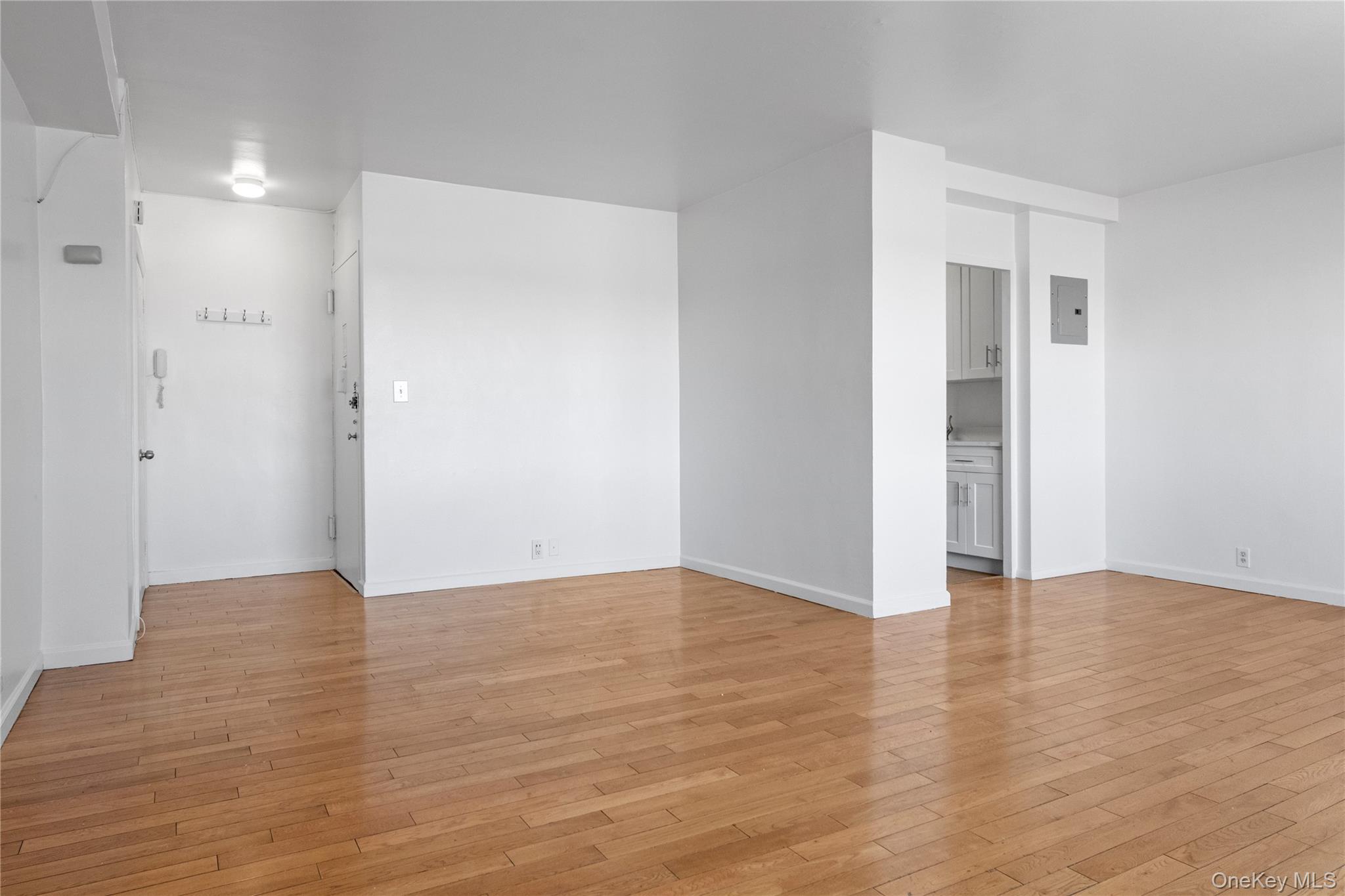 5 Fordham Hill Oval 9a Property Photo 4