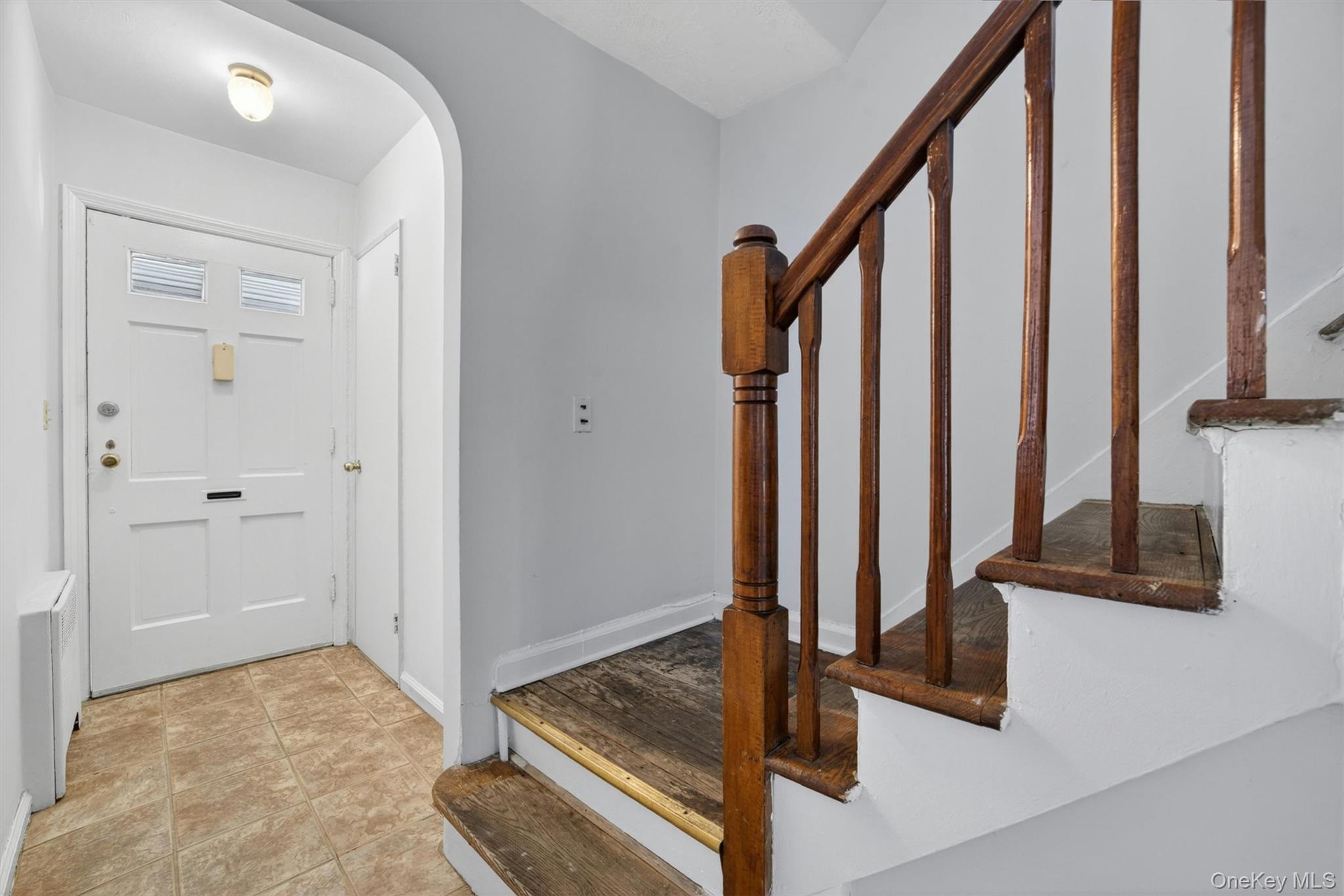 1124 E 213th Street Property Photo 5