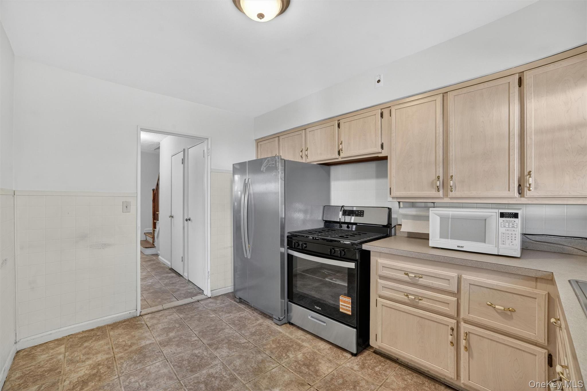 1124 E 213th Street Property Photo 6