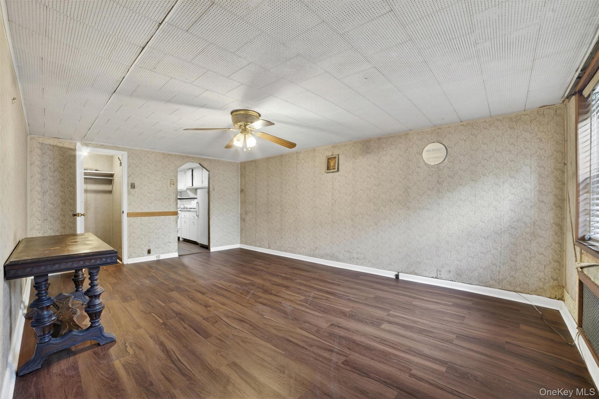 1124 E 213th Street Property Photo 19