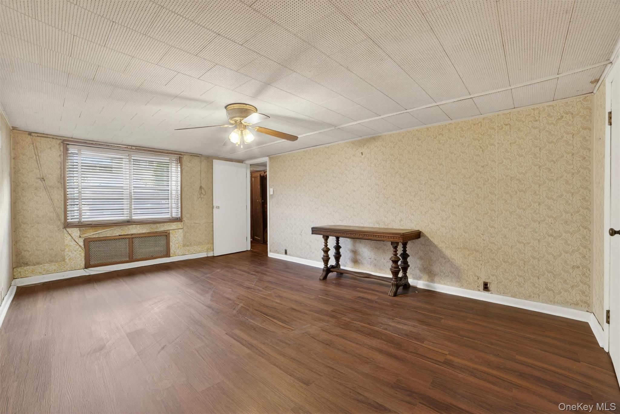 1124 E 213th Street Property Photo 20