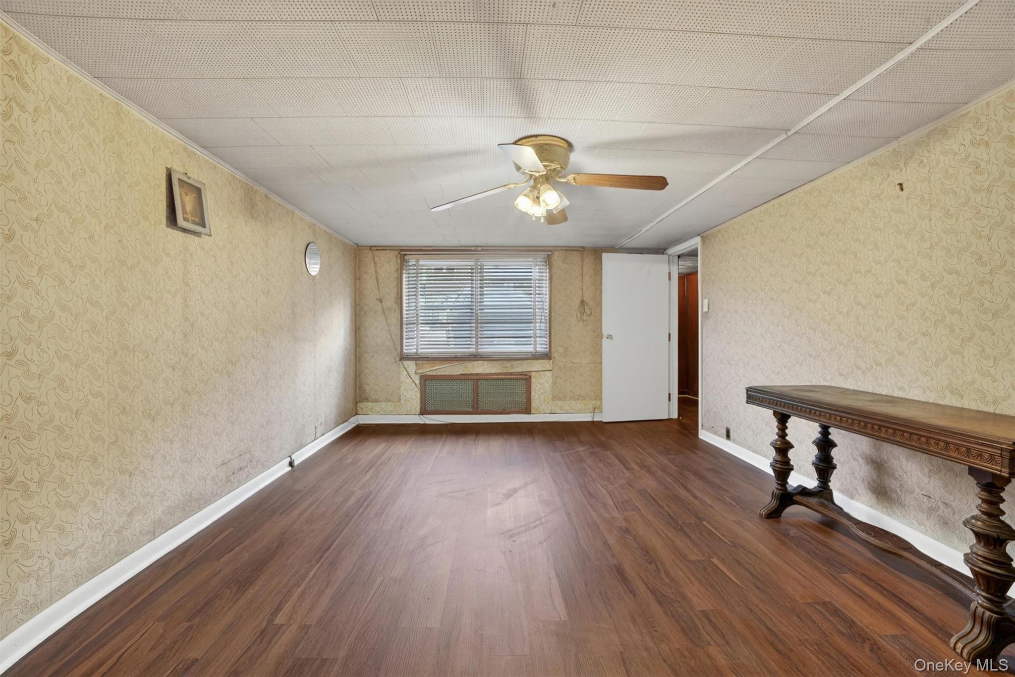 1124 E 213th Street Property Photo 21