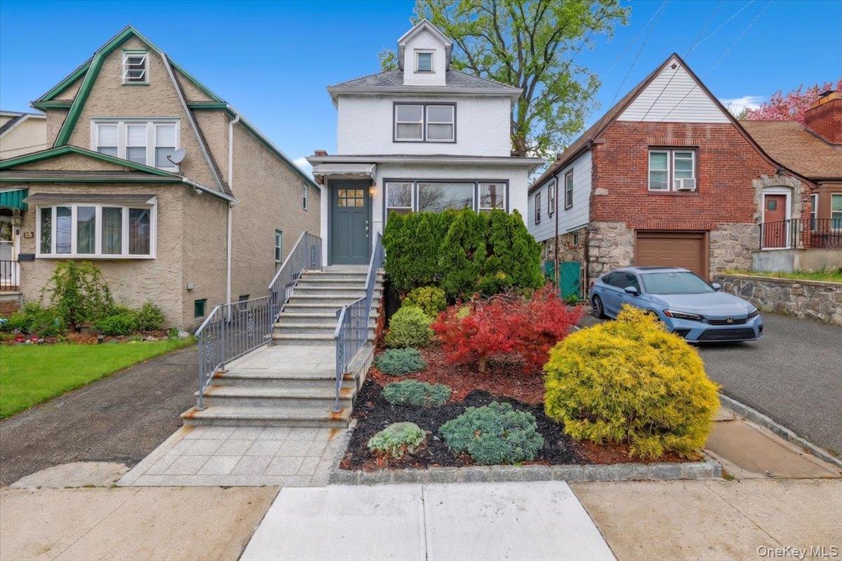 32 Crestmont Avenue Property Photo 1