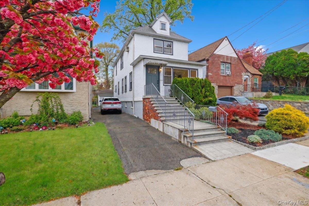 32 Crestmont Avenue Property Photo 2