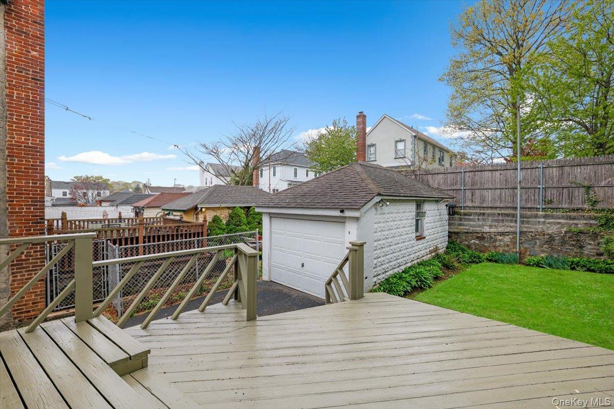 32 Crestmont Avenue Property Photo 4