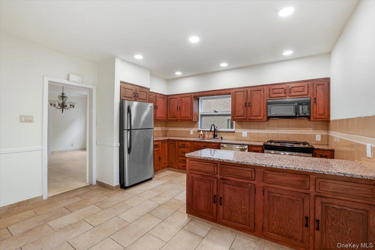 32 Crestmont Avenue Property Photo 10