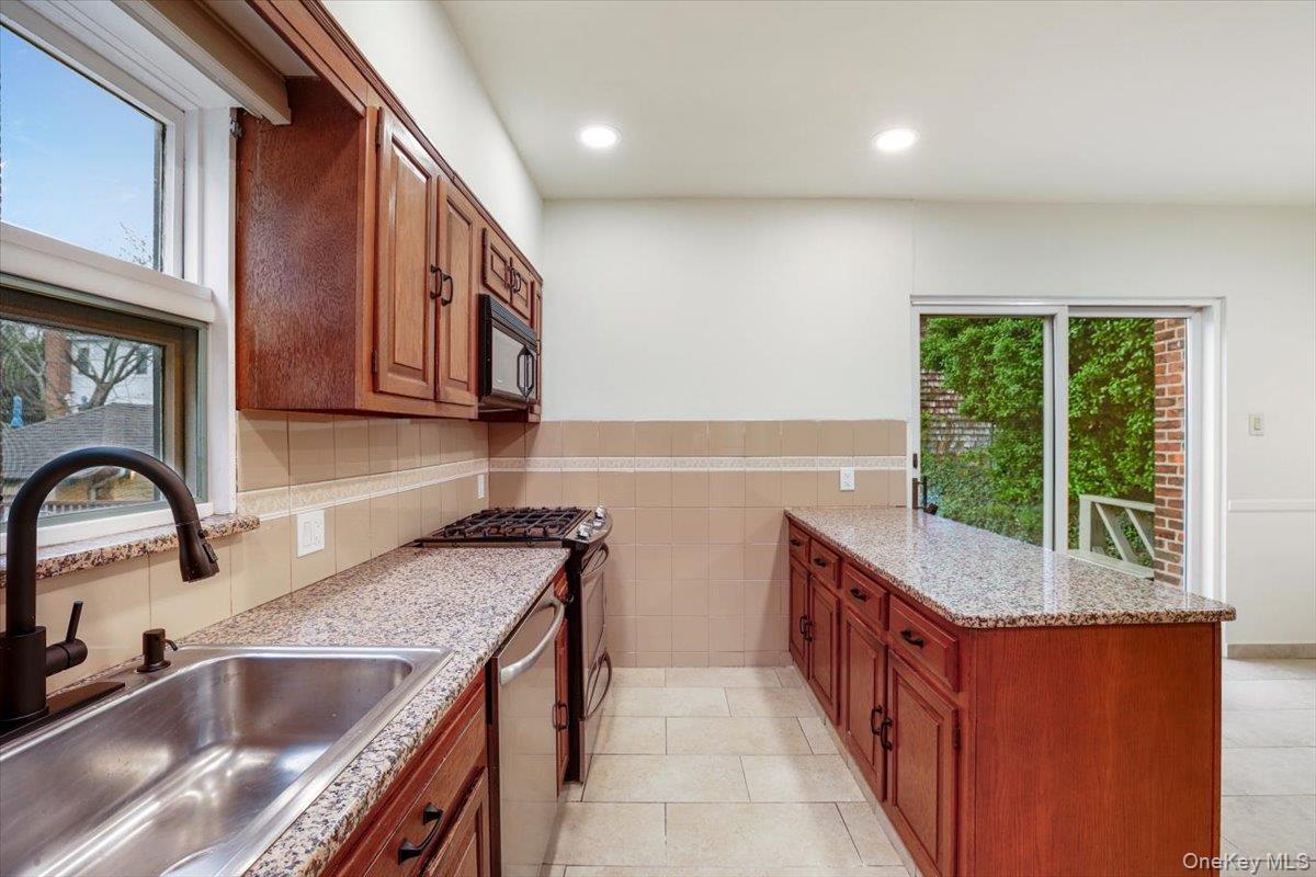 32 Crestmont Avenue Property Photo 12
