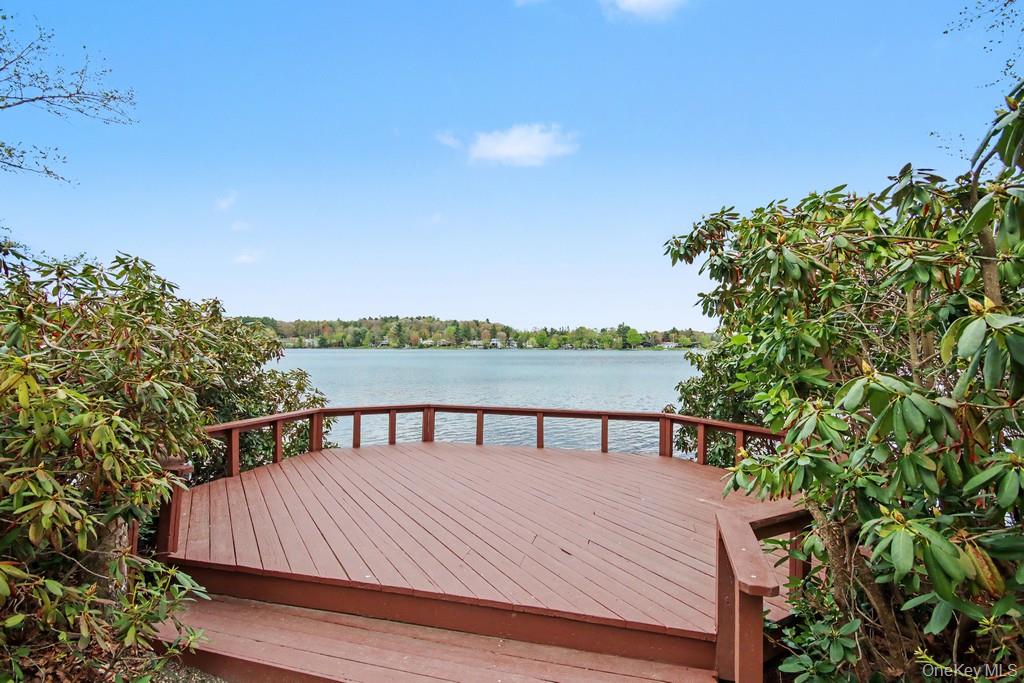 116 Lake Shore Drive Property Photo 10