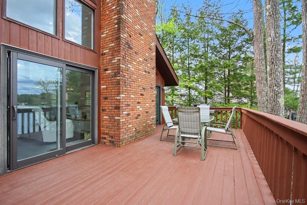 116 Lake Shore Drive Property Photo 12