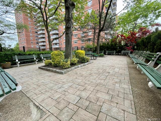 39-65 52nd Street 7e Property Photo 16