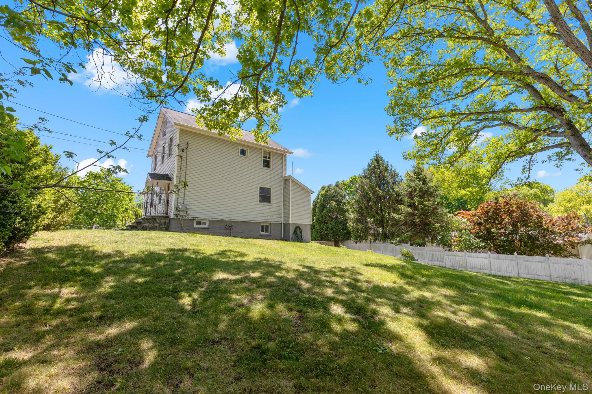184 3rd Street Property Photo 4