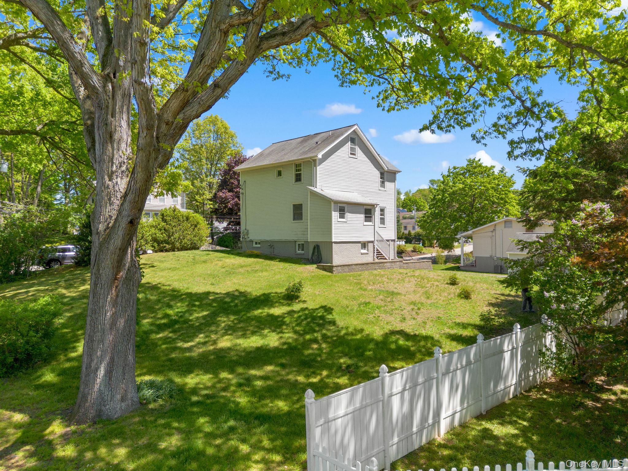 184 3rd Street Property Photo 9