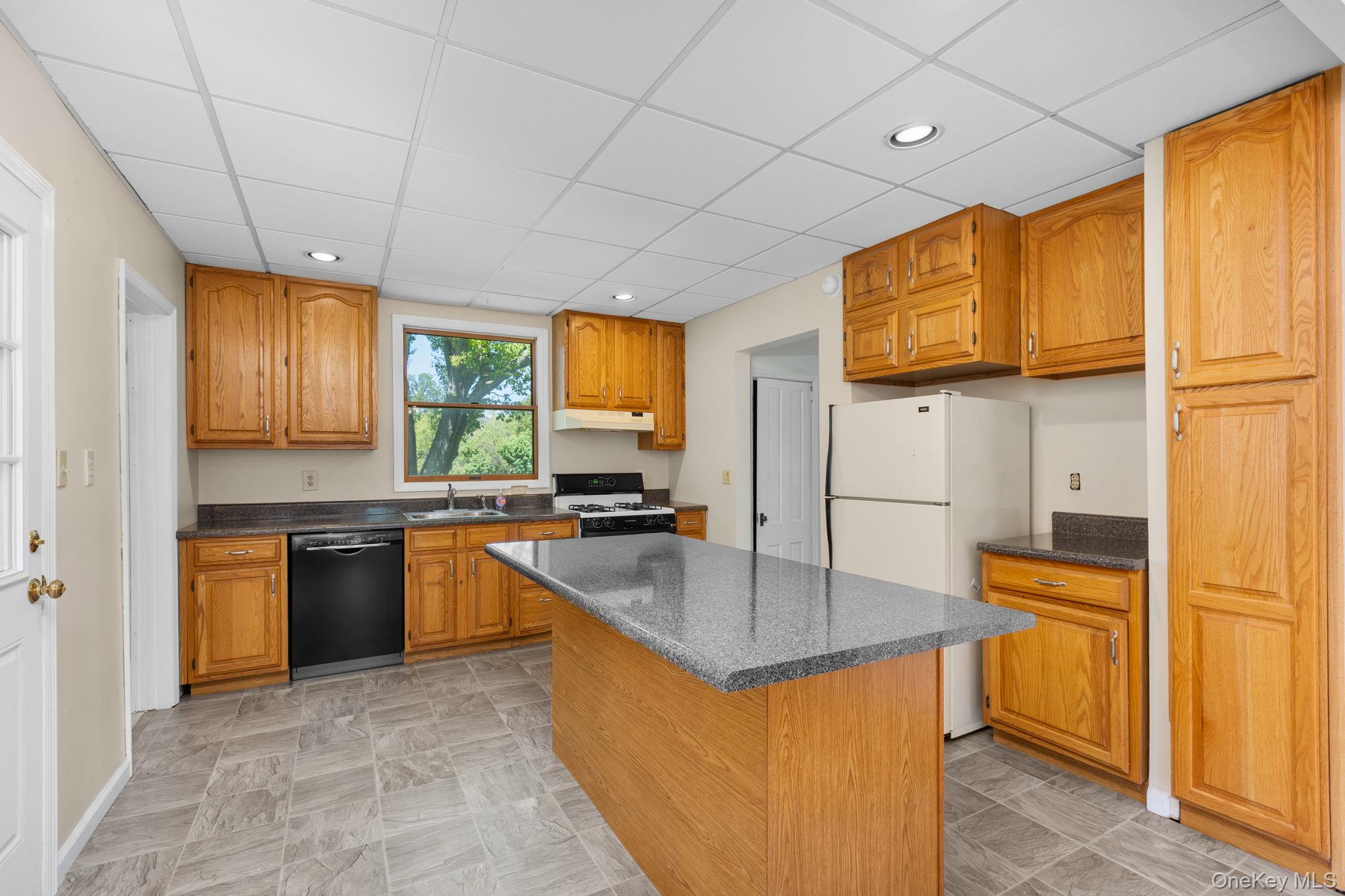 184 3rd Street Property Photo 12