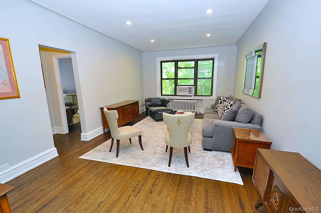143 Garth Road 4P Property Photo 1