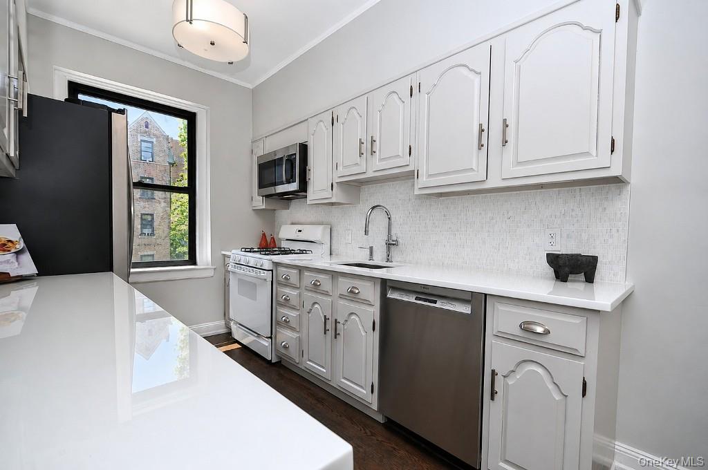 143 Garth Road 4p Property Photo 8