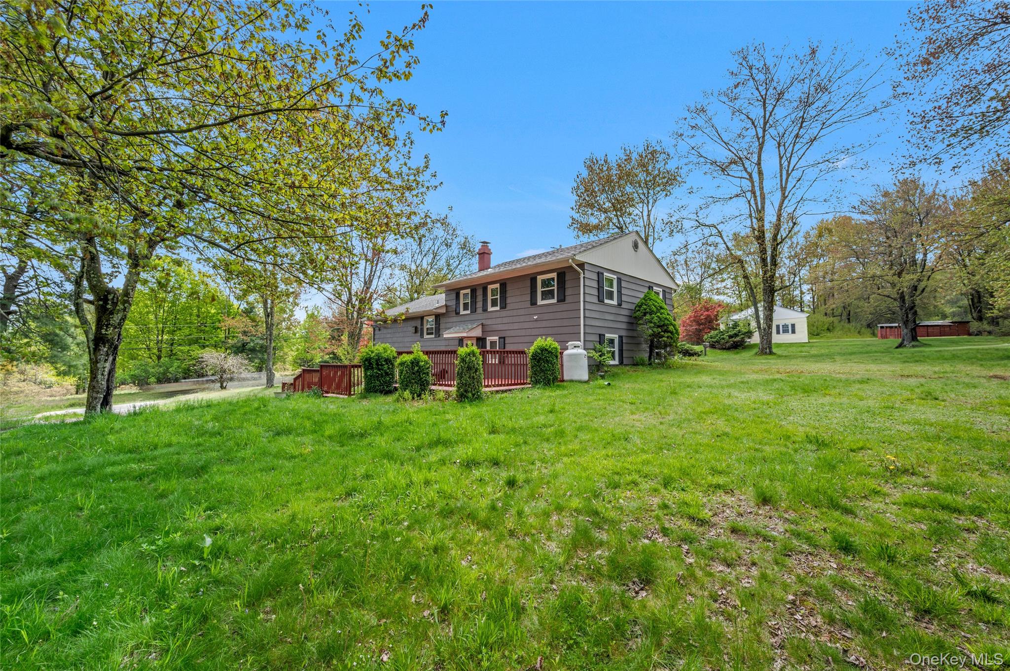 2 Sunset Drive Property Photo 3