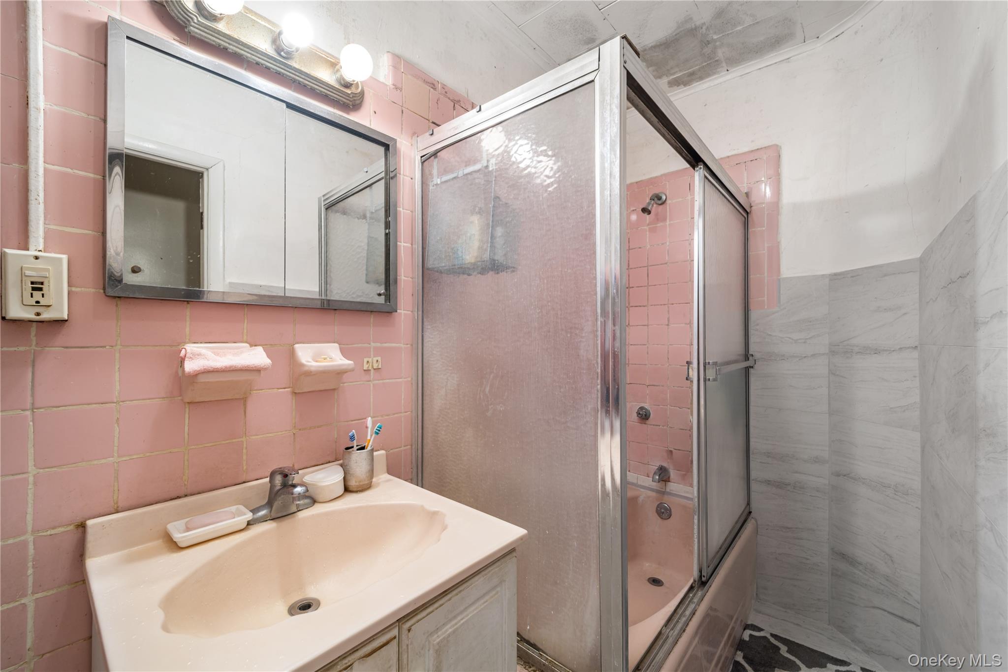 60-77 69th Avenue Property Photo 17