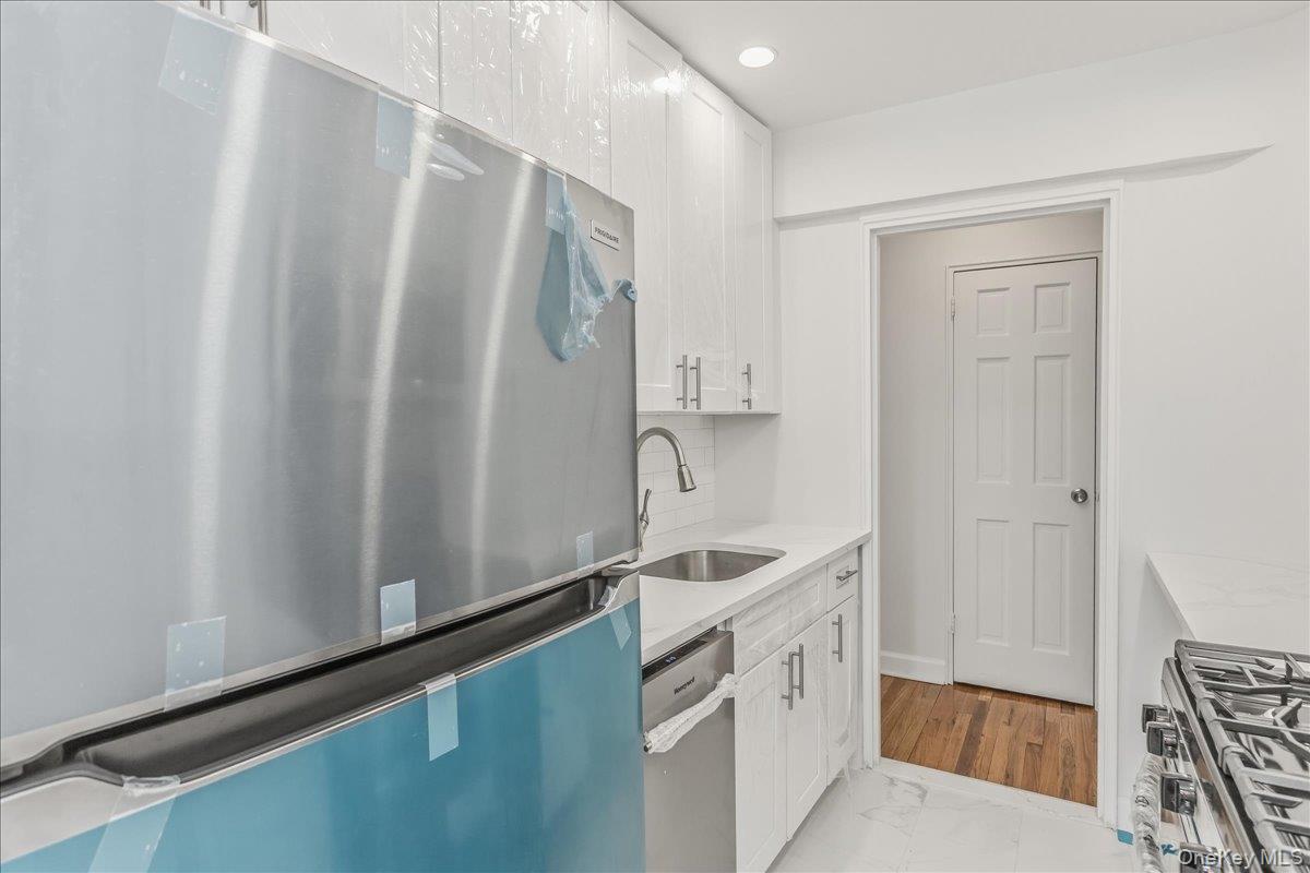 66-15 Thornton Place 5r Property Photo 13