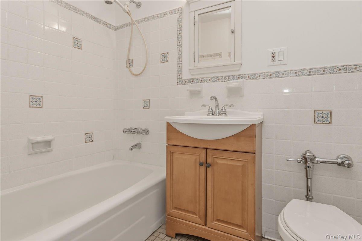 66-15 Thornton Place 5r Property Photo 19