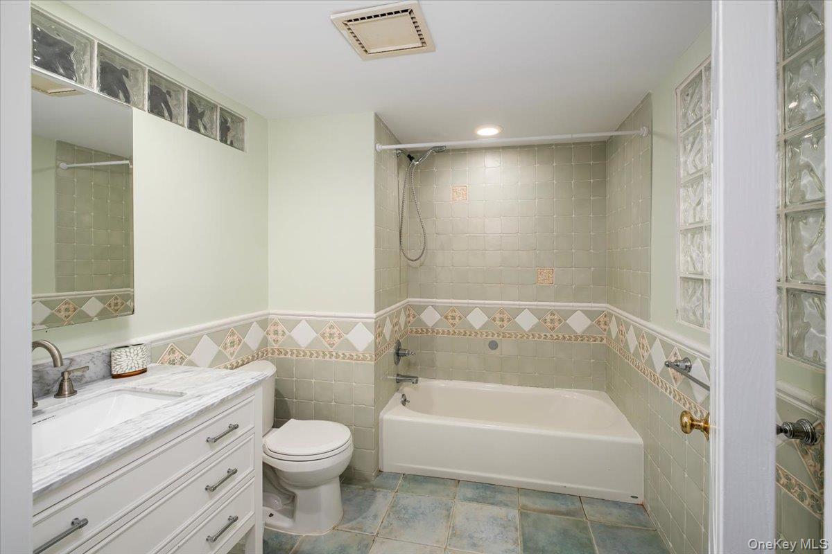 11 Baker Lane Property Photo 34