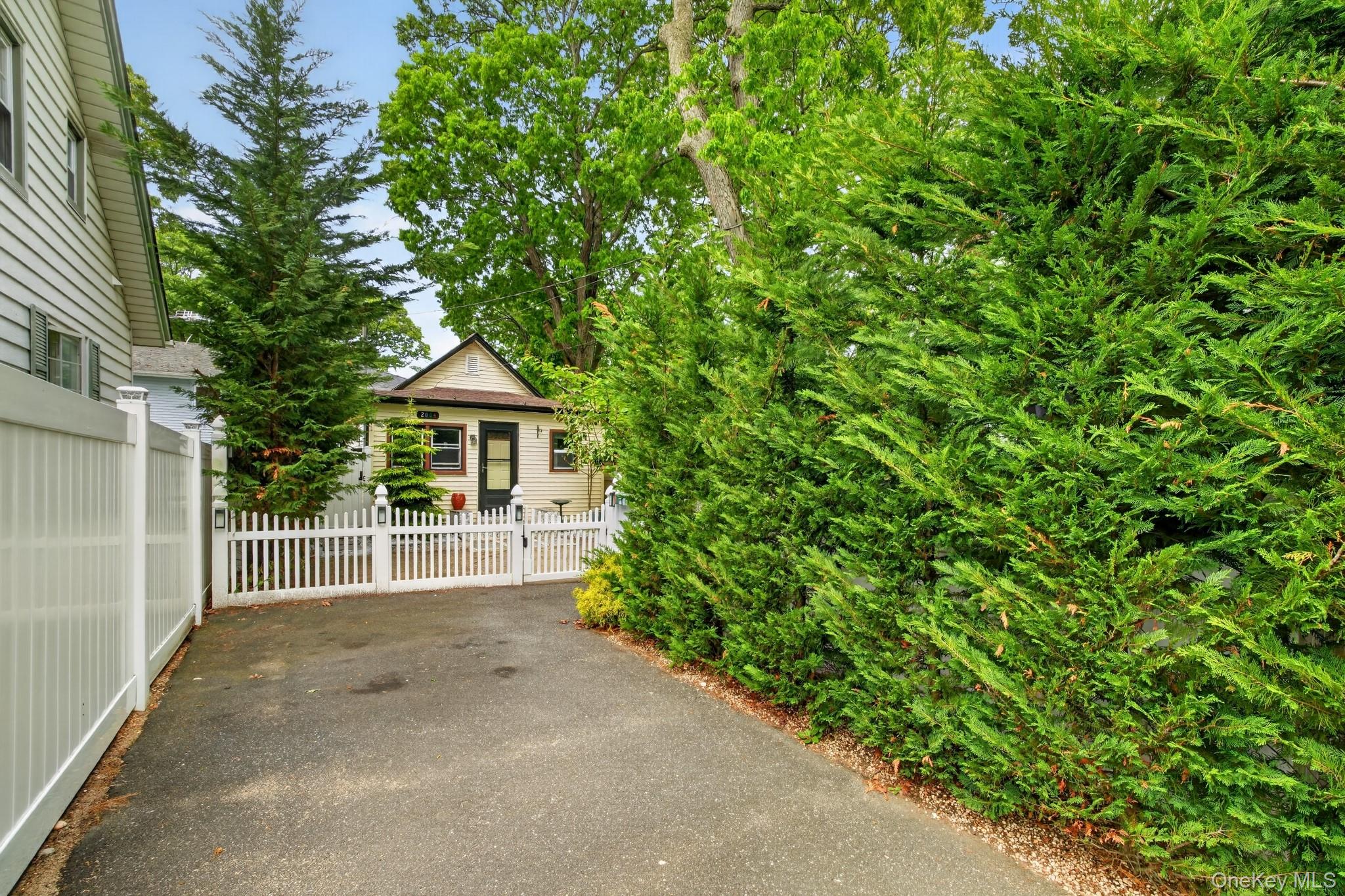 2084 Washington Street Property Photo 3