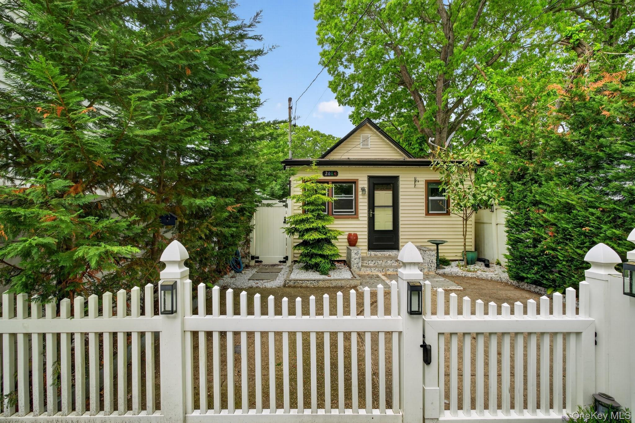 2084 Washington Street Property Photo 4