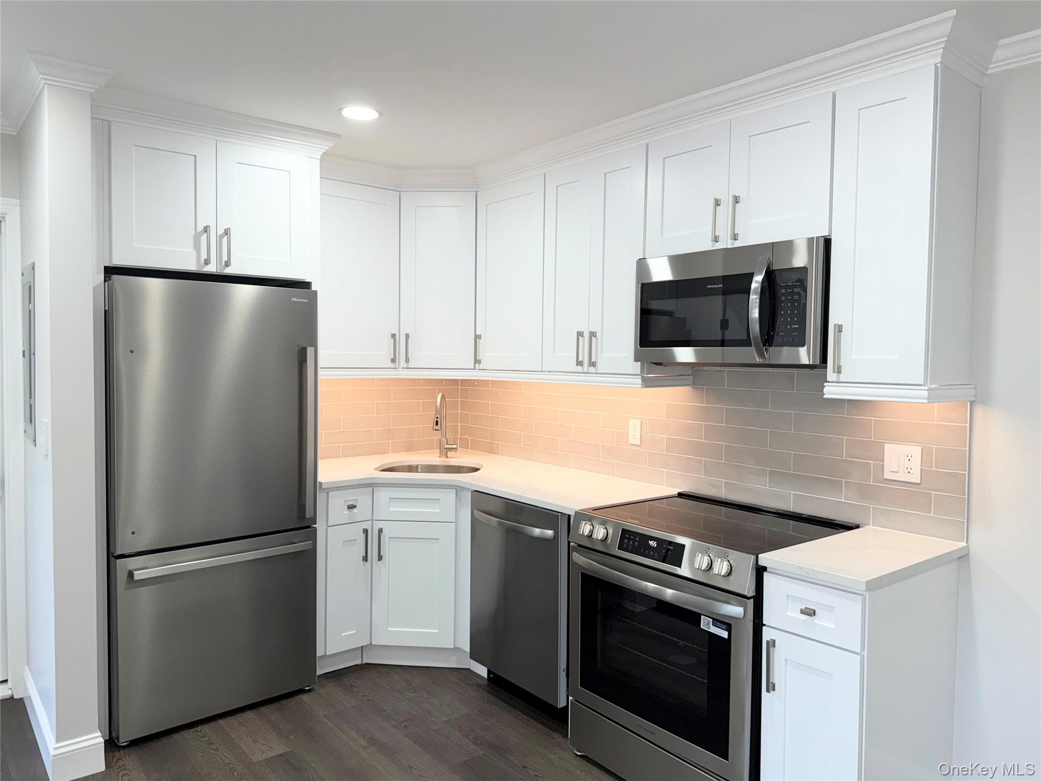 100 Connetquot Avenue 10 Property Photo 3