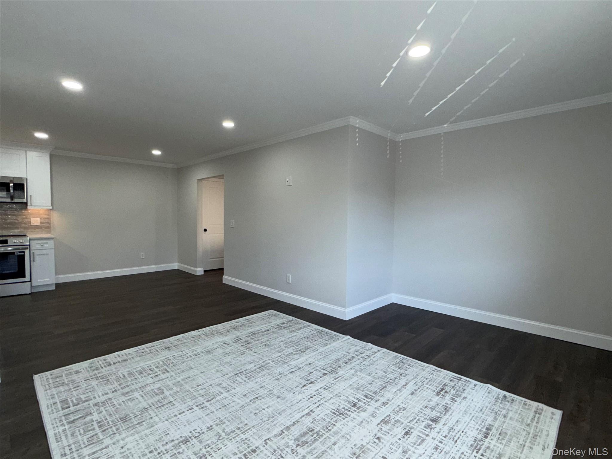 100 Connetquot Avenue 10 Property Photo 6