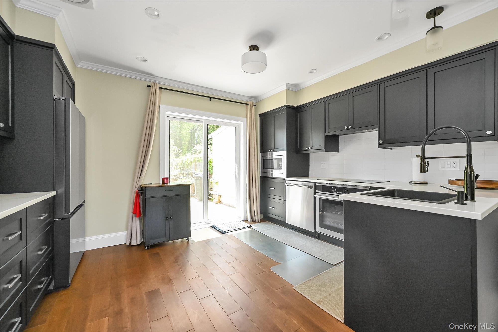 15822 Powells Cove Boulevard Property Photo 7