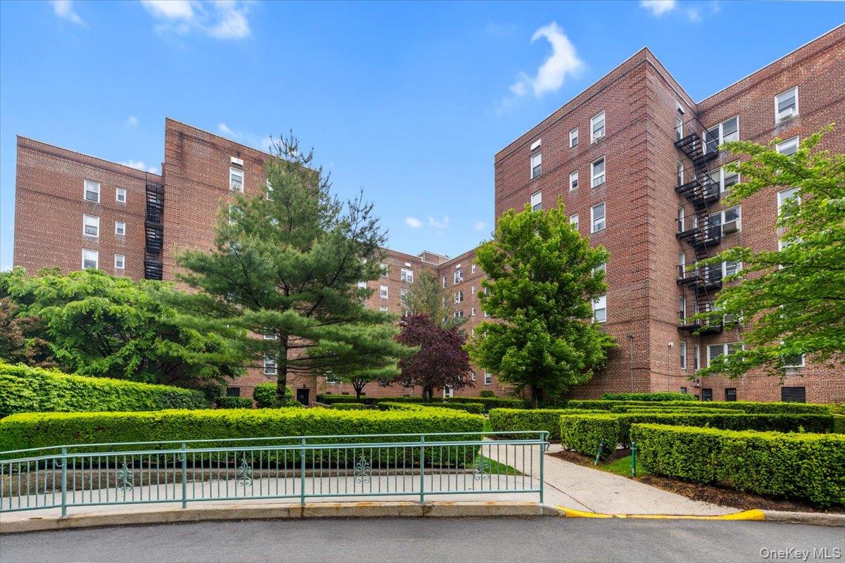 5650 Netherland Avenue 2E Property Photo 1