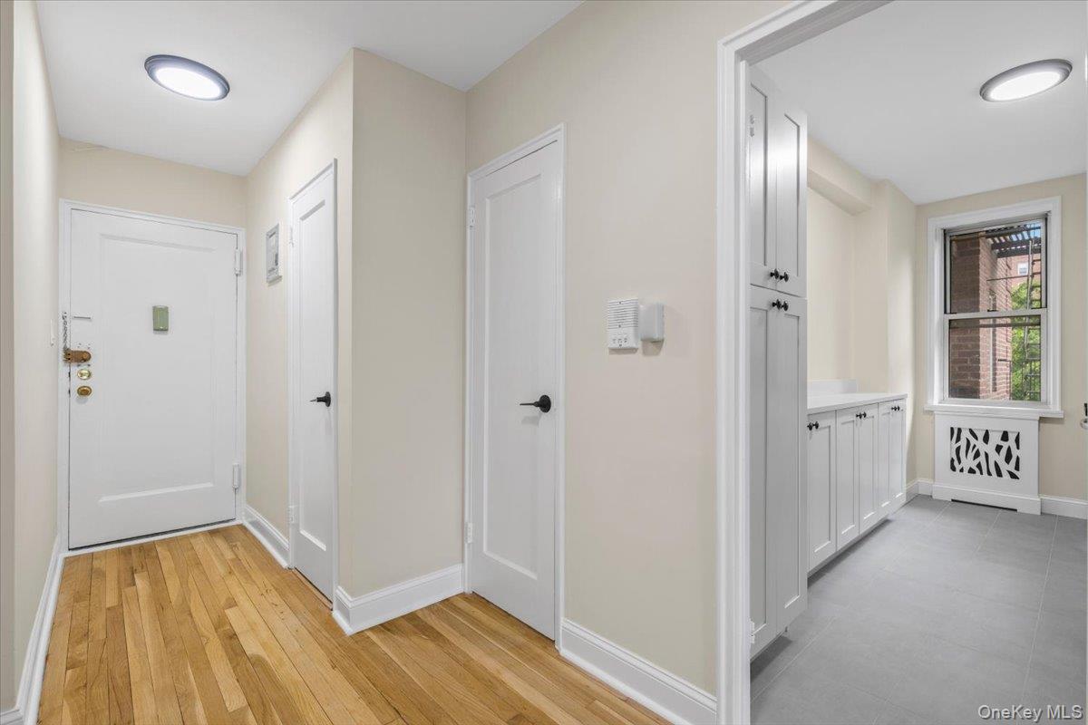 5650 Netherland Avenue 2e Property Photo 4