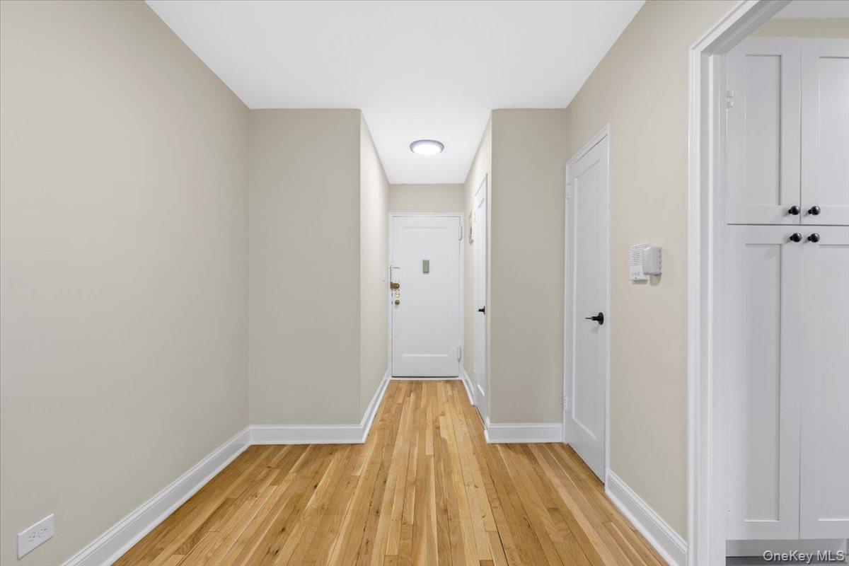 5650 Netherland Avenue 2e Property Photo 6