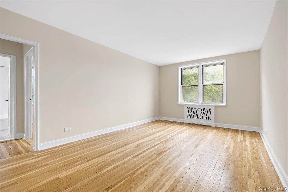 5650 Netherland Avenue 2e Property Photo 9