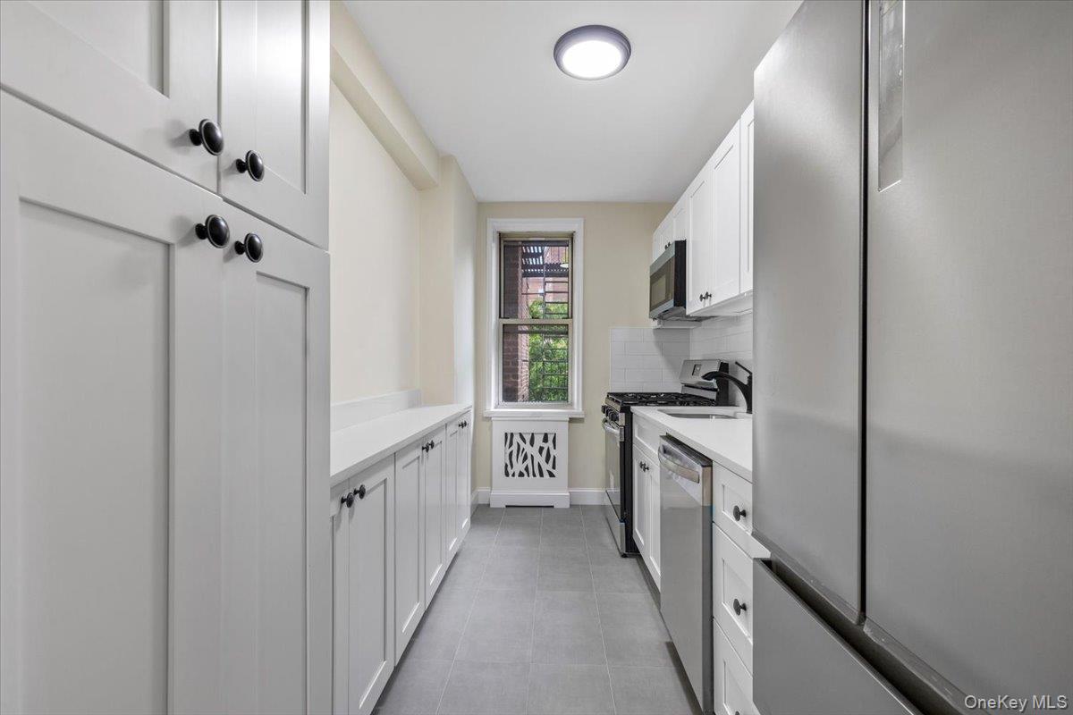 5650 Netherland Avenue 2e Property Photo 13