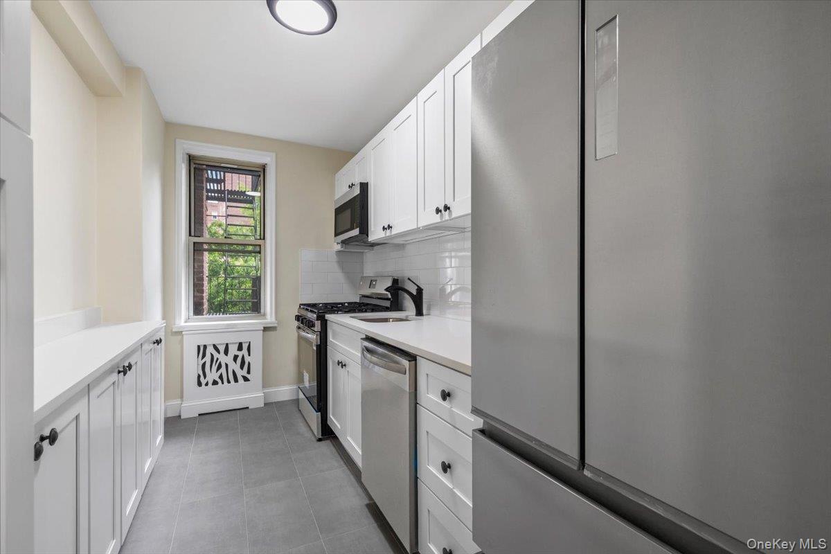5650 Netherland Avenue 2e Property Photo 14