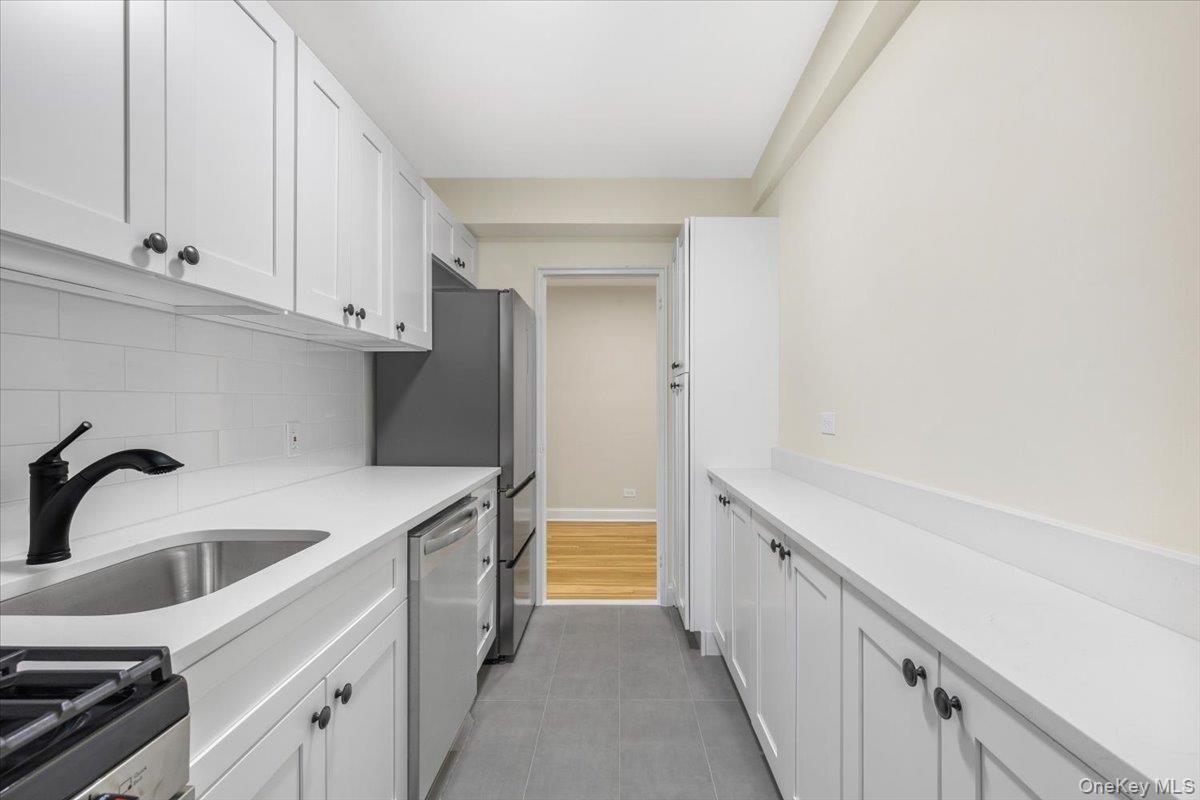 5650 Netherland Avenue 2e Property Photo 16