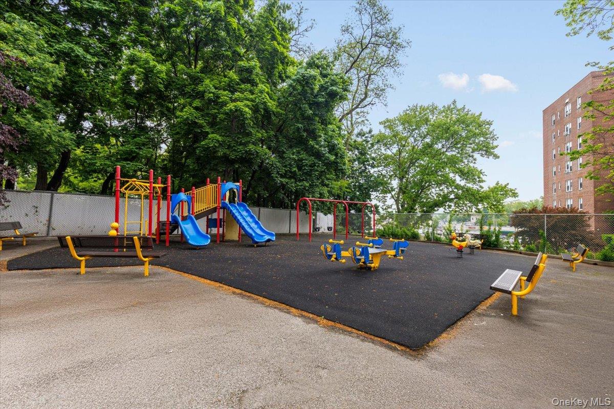 5650 Netherland Avenue 2e Property Photo 20