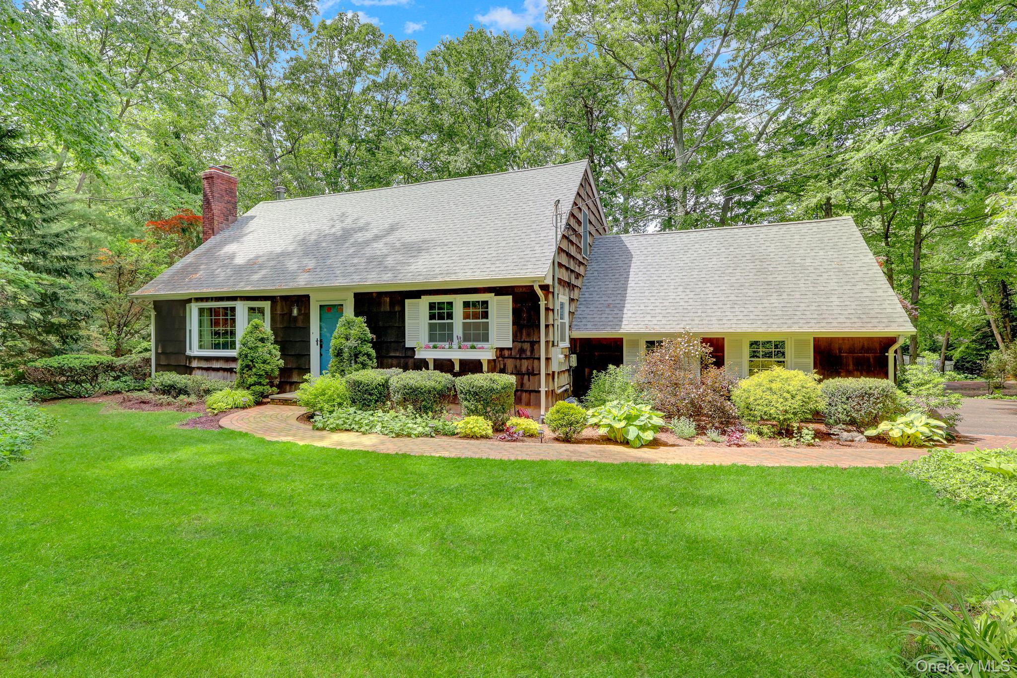 16 Maplewood Drive Property Photo 1