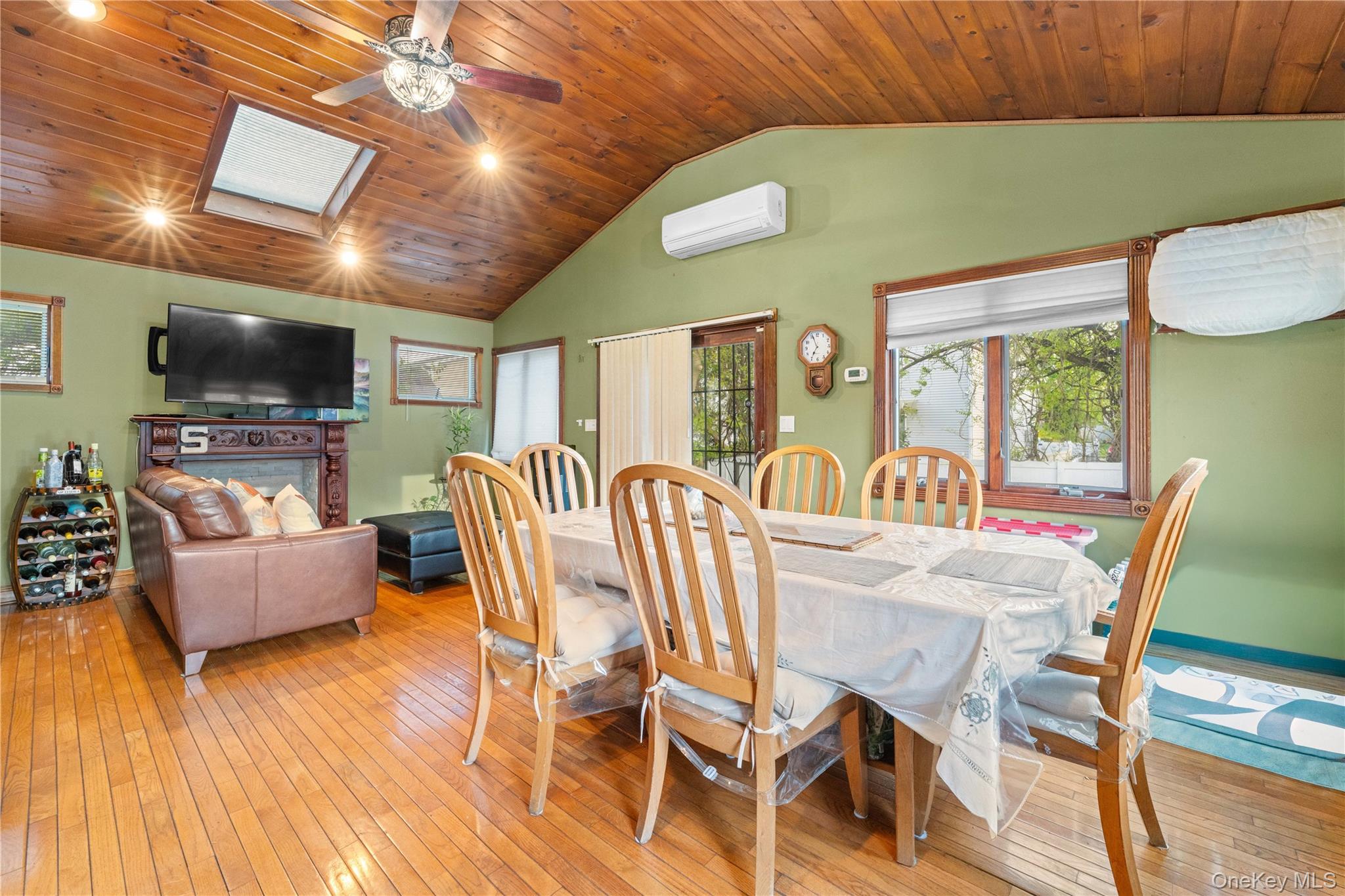 554 Grant Avenue Property Photo 5