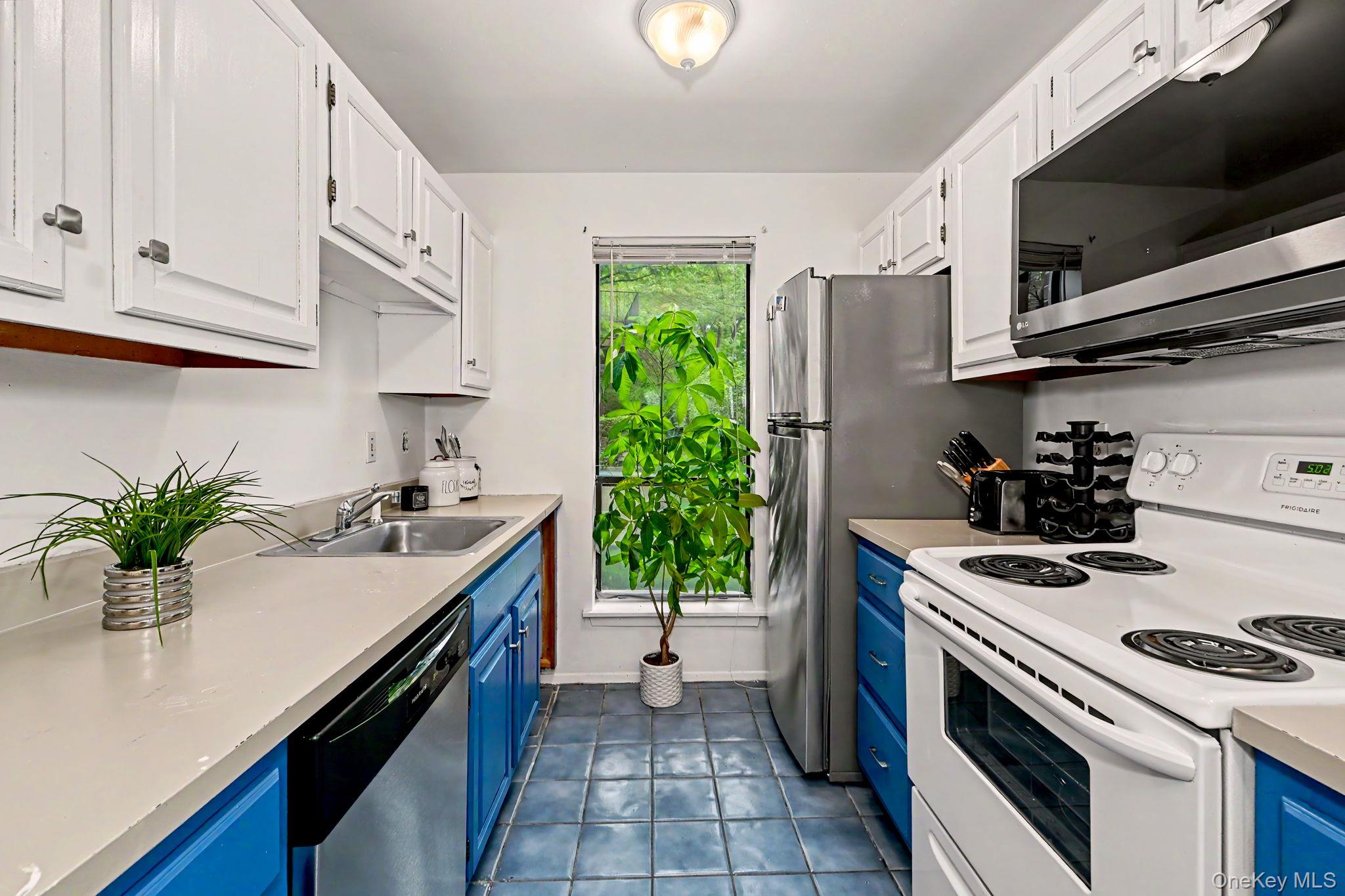 492 N Broadway 1 Property Photo 6