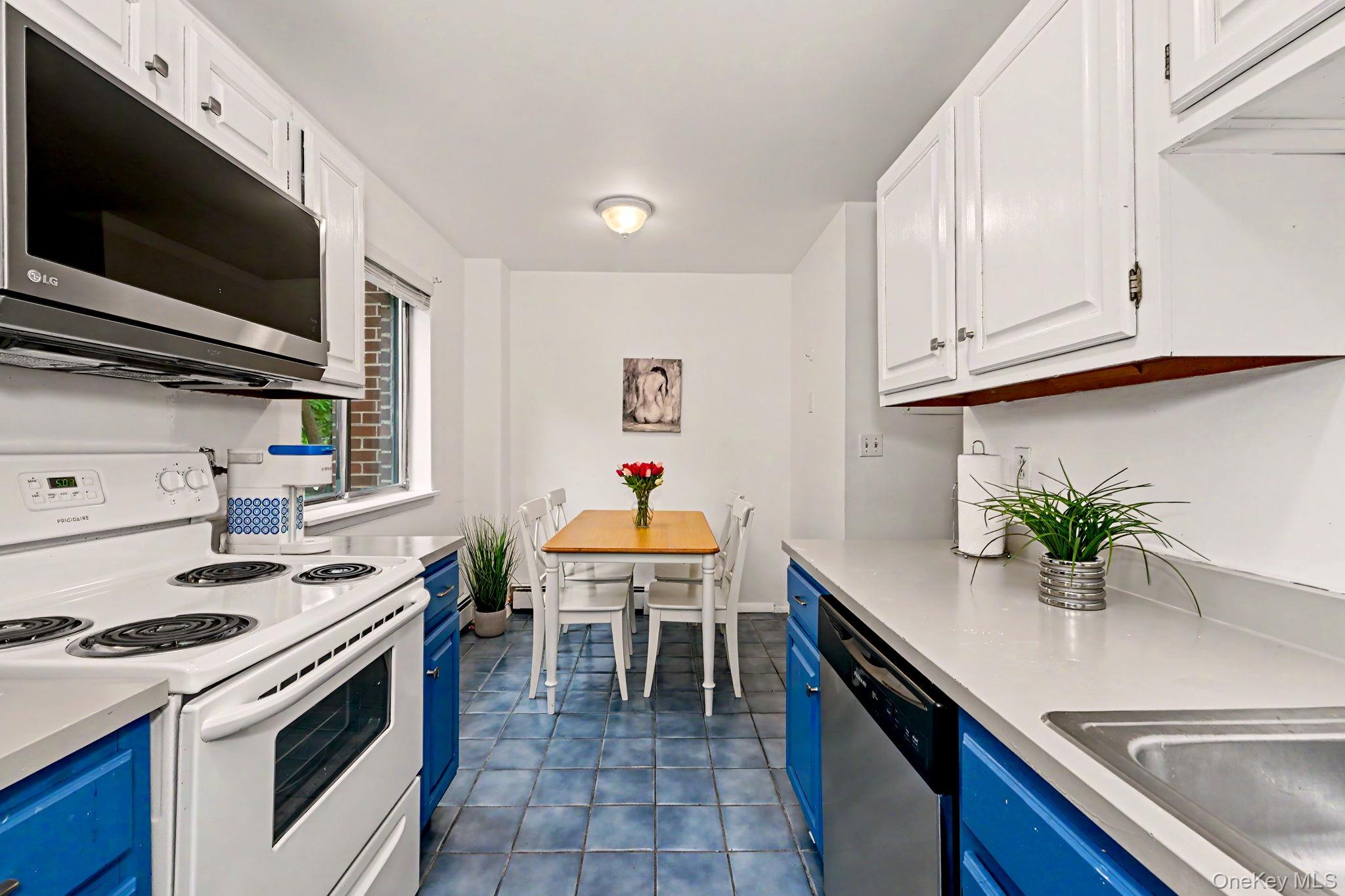 492 N Broadway 1 Property Photo 8