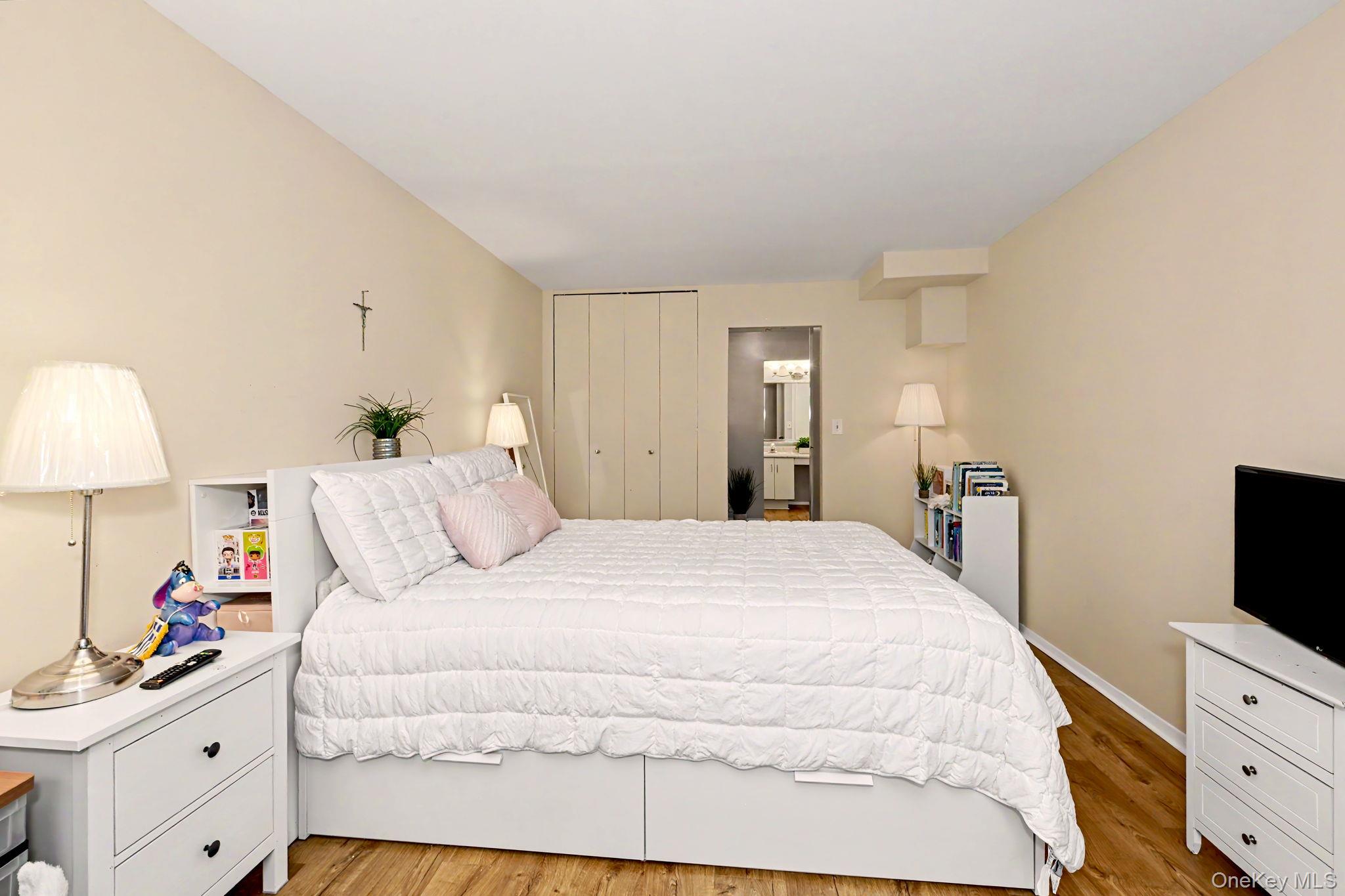 492 N Broadway 1 Property Photo 16