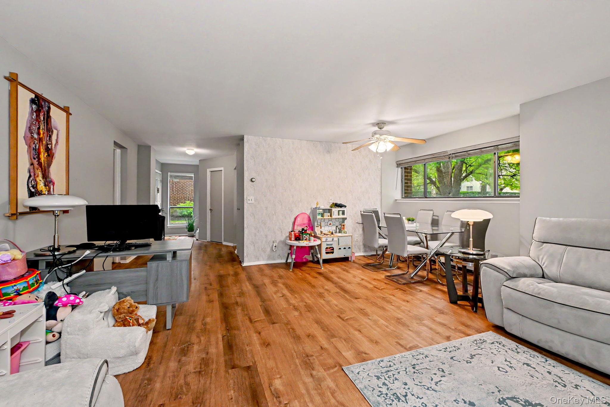 492 N Broadway 1 Property Photo 18